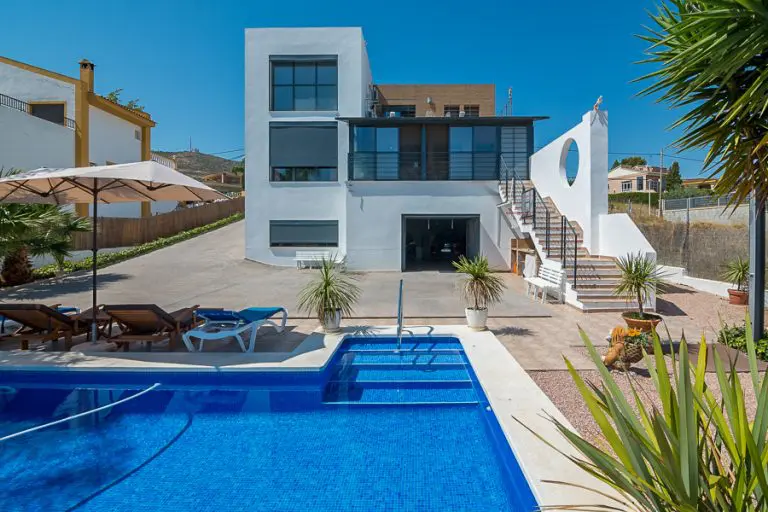 Modern huis te Koop in Chiva Valencia