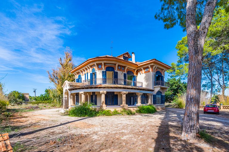 Masia for sale in Valencia