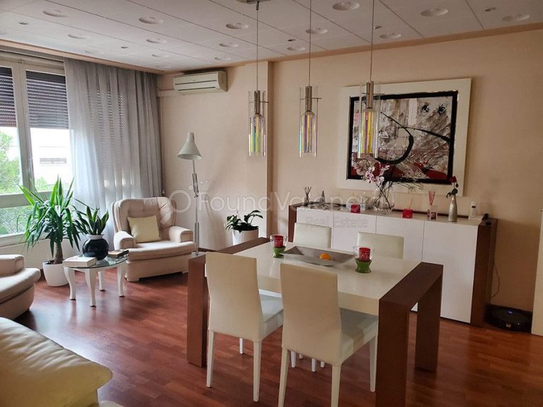Appartement op een uitstekende locatie aan de hoofdstraat in Torrente