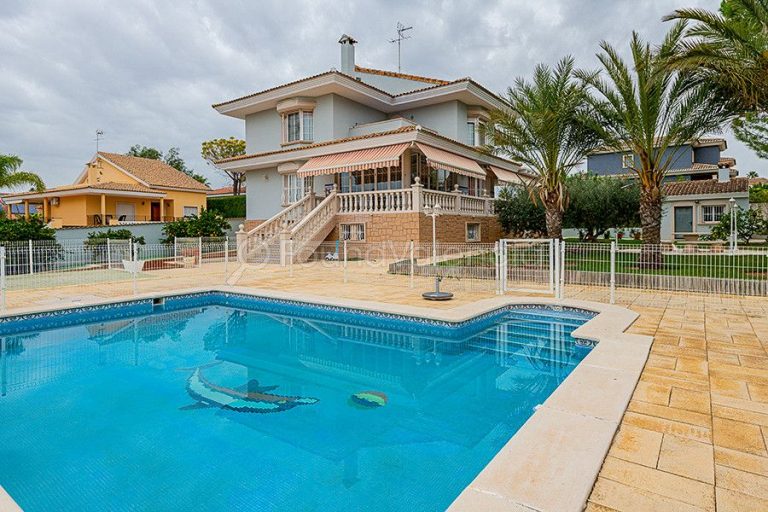 Groot huis met uitzicht in Ribarroja del Turia Valencia