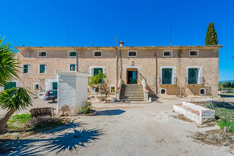 Historical building in Onteniente Valencia (2200m2)