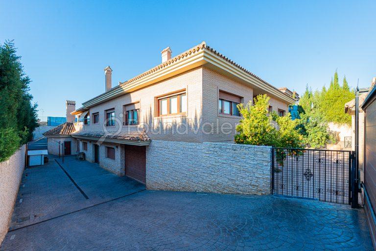 Groot eigendom naast La Eliana stad Valencia