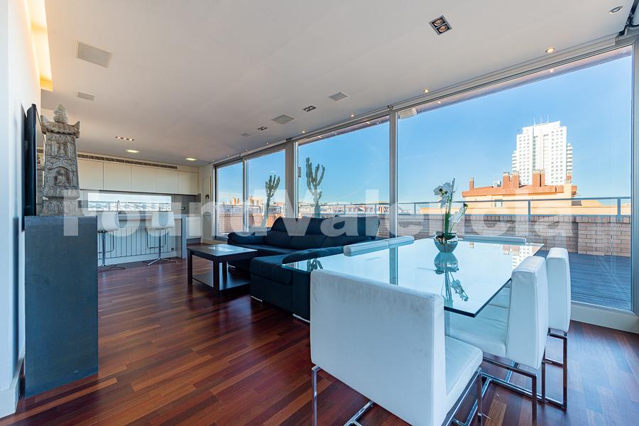 Duplex Penthouse met 120m2 terras in de stad Valencia.