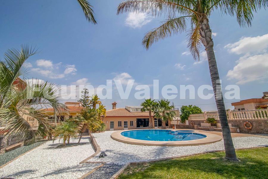 root luxe huis van 600m2 te koop op 25 minuten van de stad Valencia