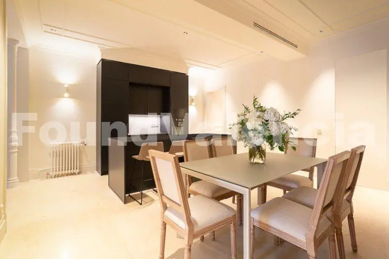 ONBERISPELIJKE GLOEDNIEUWE FLAT IN JUSTICIA MADRID