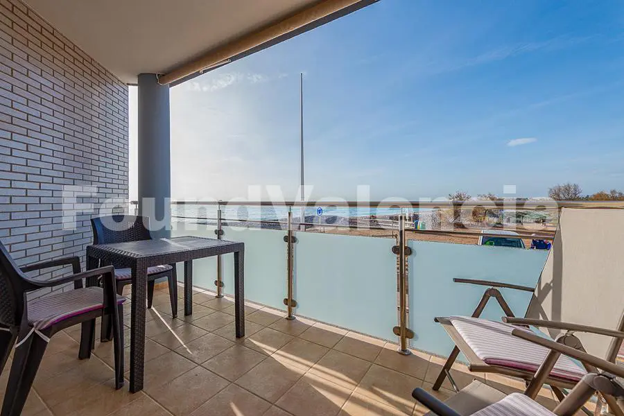 Appartement te koop op de eerste lijn van het strand in Moncofar Castellon.