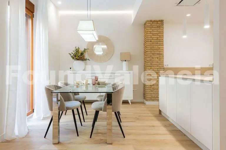 Luxe Gerenoveerd Appartement in Pla Del Remei