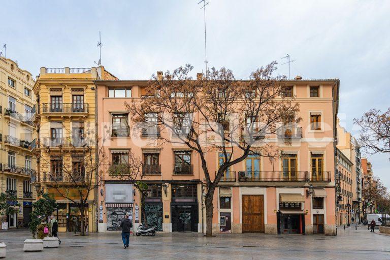 Kantoor te Huur met Exclusief Uitzicht op de Torres de Serrano