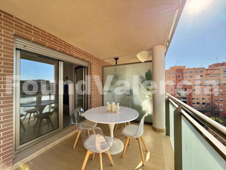 PRACHTIG KORTVERBLIJFAPPARTEMENT MET TERRAS EN ZWEMBAD
