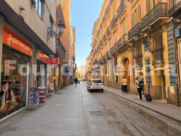 Grote commerciële ruimte te huur in het centrum van Valencia