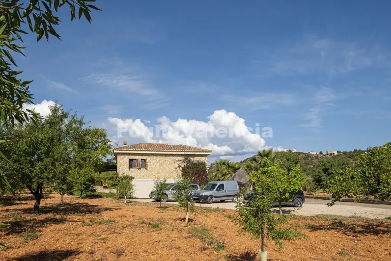 Prachtig landgoed van 14.000 m² in Chiva, Valencia