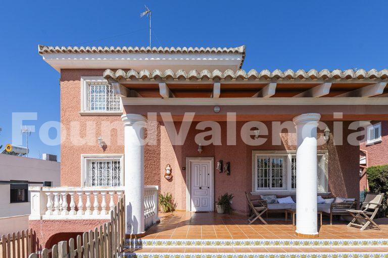 Vrijstaande villa met tuin en zwembad in La Cañada