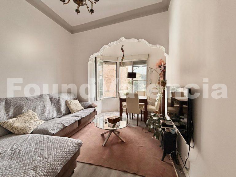 Appartement met uitzicht op Torres de Quart in Botánico