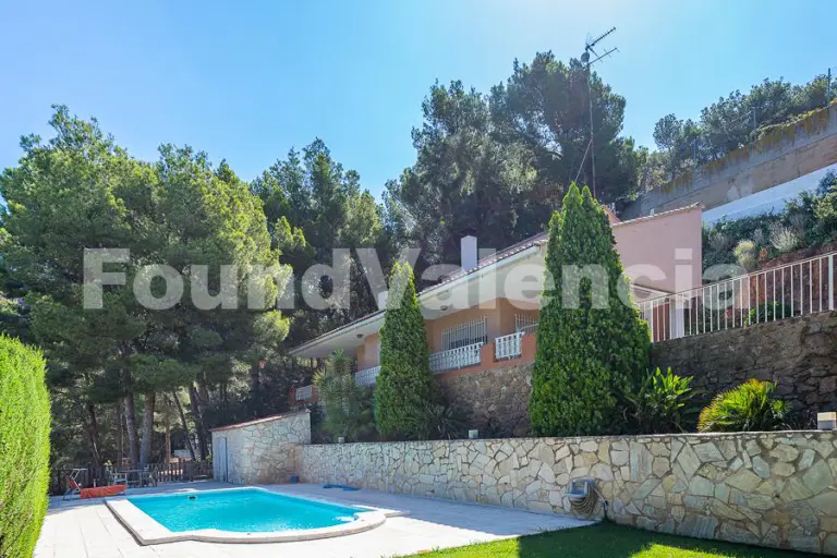 Privéwoning te koop in het prachtige dorp Náquera, Valencia