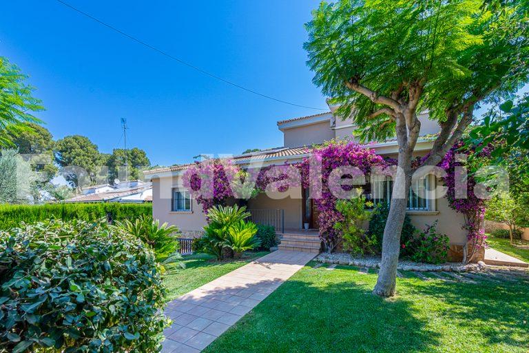 Charmante Gemeubileerde Villa te Huur – Slechts 5 Minuten van La Eliana, Valencia