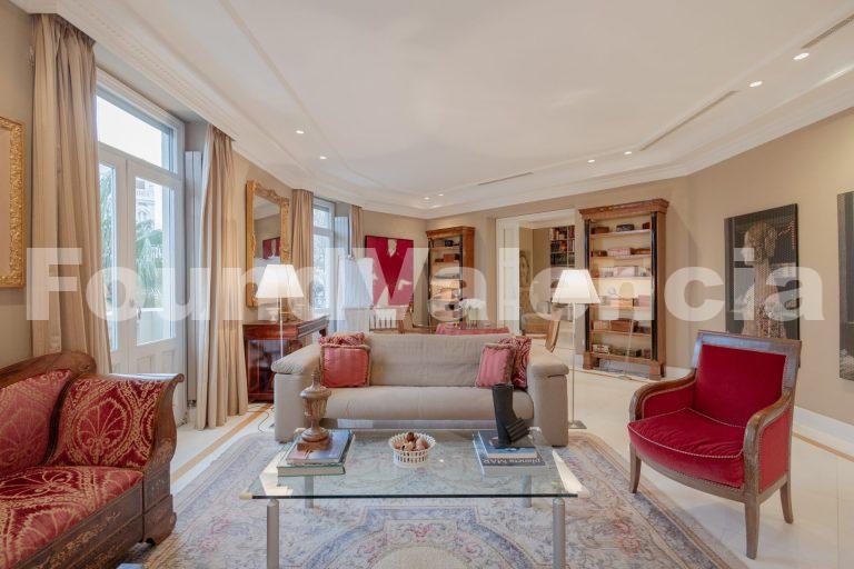 Een Uniek Modernistisch Parel in het Hart van Valencia