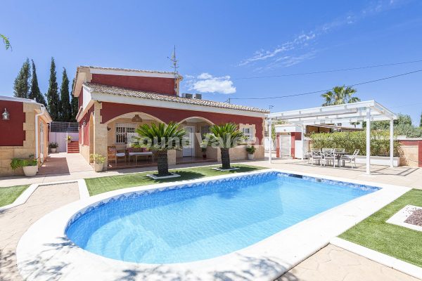Exclusieve Vrijstaande Villa met Uitzicht op de Sierra Calderona in Bétera