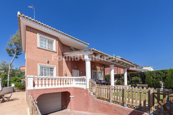 Vrijstaande villa met tuin en zwembad in La Cañada