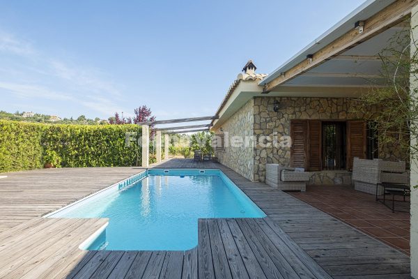Prachtig landgoed van 14.000 m² in Chiva, Valencia