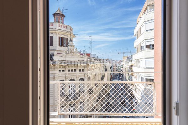 Elegant nieuwbouwpand aan de Calle Quart in Valencia