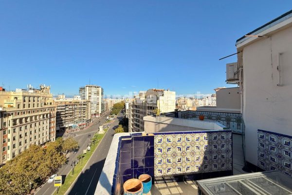 Licht penthouse met twee terrassen en vrij uitzicht in het hart van Valencia