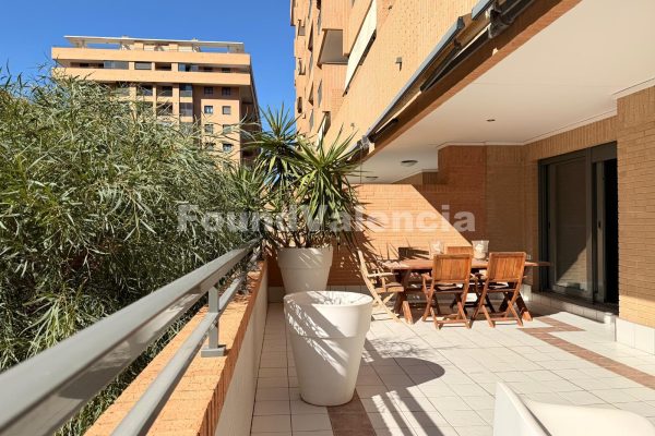 Ruim Begane Grond Appartement in La Patacona met Garage en Terrassen