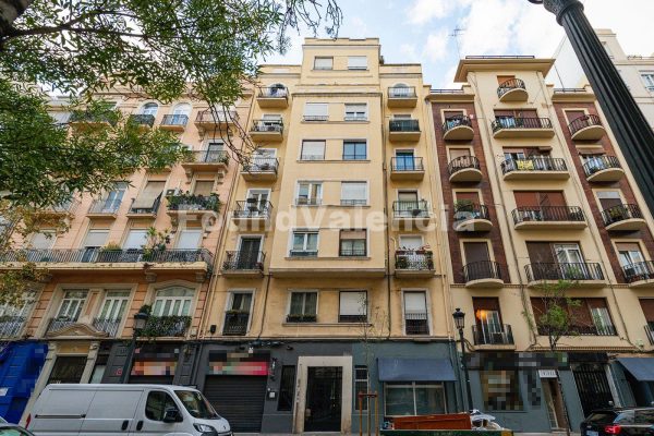 Licht, charmant appartement klaar voor renovatie in L’Eixample