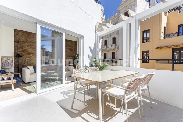 Spectaculair penthouse met terras naast het Stadhuisplein van Valencia
