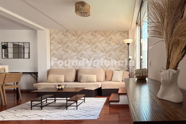 Licht penthouse in En Corts